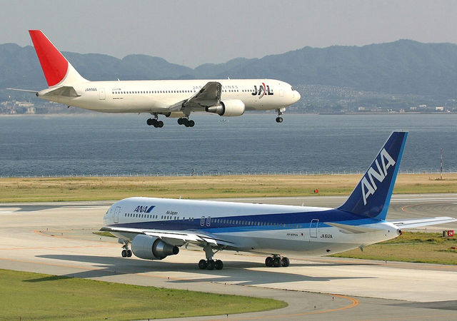 Osaka_KIX_JAL_767-346_JA8986_and_ANA_767-381ER_JA612A_640x450 (1)