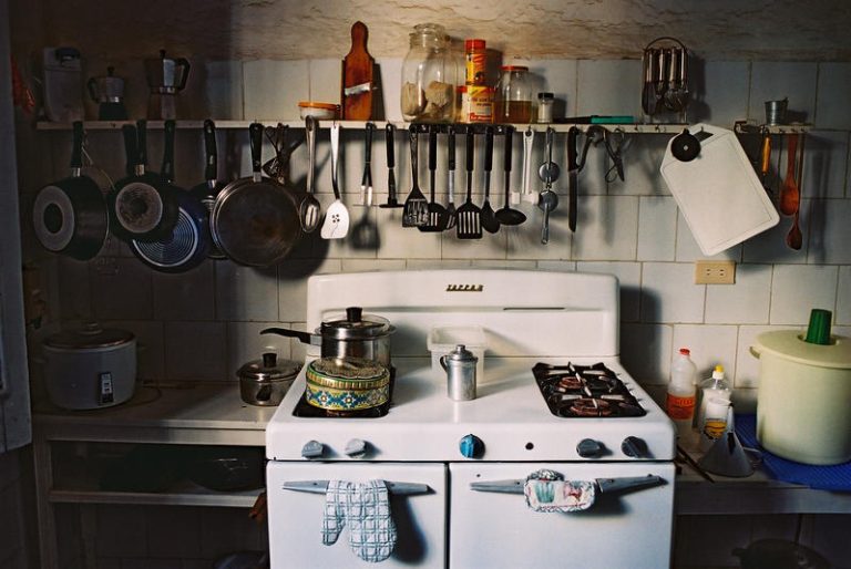 Photo of a stove with pots and pans in a kitchen in a house in Havana, Cuba