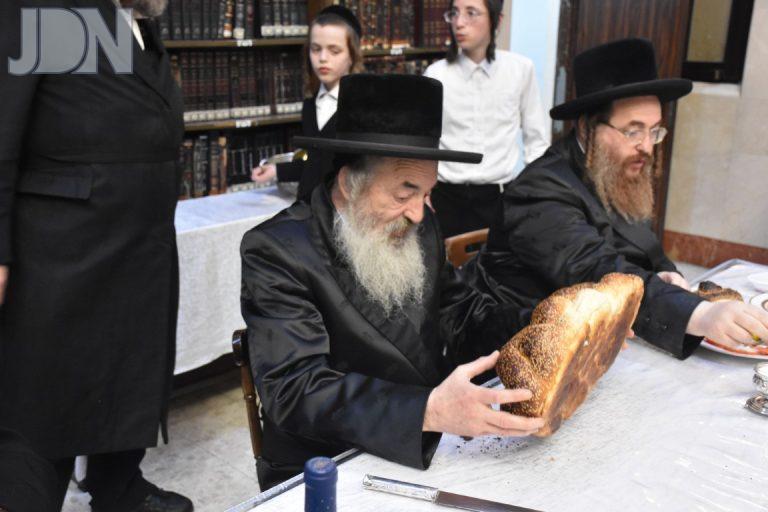 אדמו''ר מלעלוב טיש לרגל הילולת זקנו אדמו''ר הרמ''מ מלעלוב צילום יהודה פרקוביץ (4)