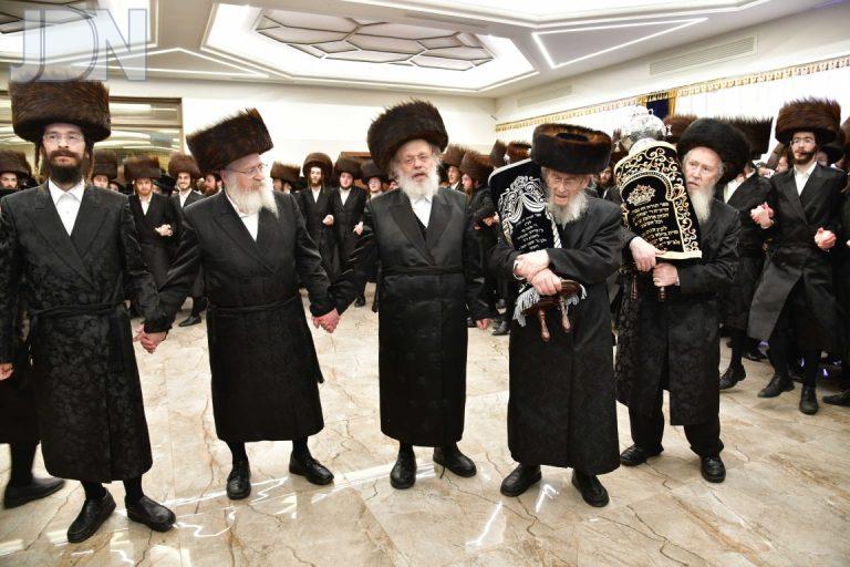 בית שלמה זלמן בעלזא אשדוד הכנסת ס''ת (8)