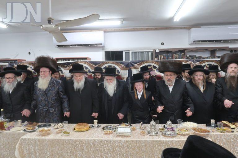 בר מצוה לנכד האדמו''ר מבערגסאז צילום ש.פ