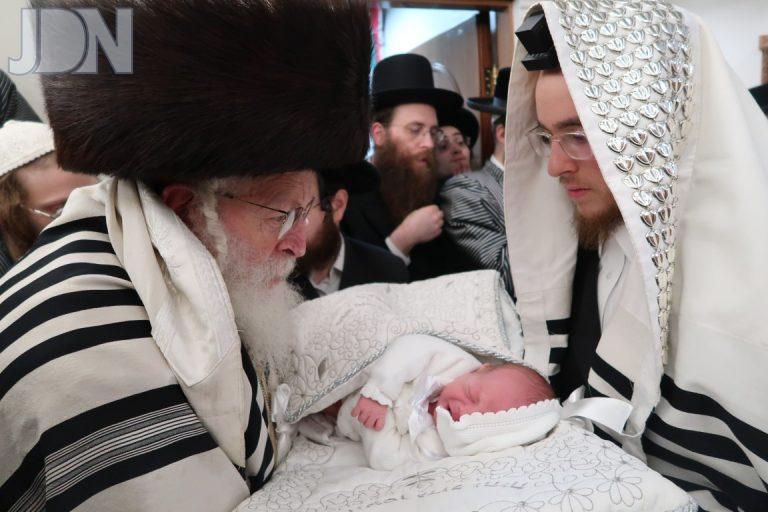 ברית לנין הגה''ח ר' אהרון סאמט שליט''א דומ''ץ דקהלת תוא''י והעדה''ח בן לנכדו הרה''ח ר' שמואל ורשנר (1)