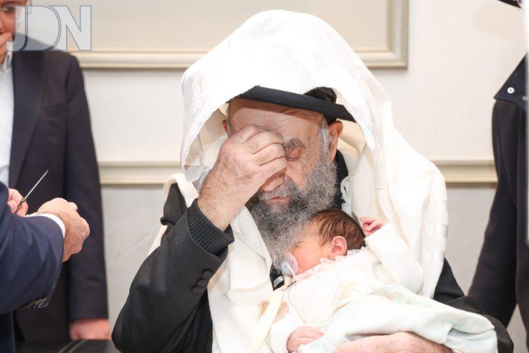ברית לנין ראש הישיבה הרב משה צדקה נכד לחתנו הרב שמואל נבון צילום דוד ארזני