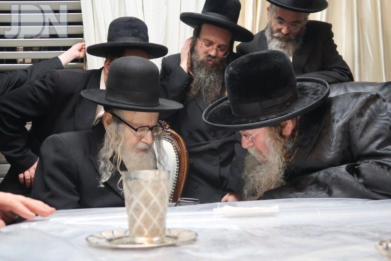 האדמו''ר מאמשינוב בביקור אצל האדמו''ר מקוזמיר צילום י פריד (35)