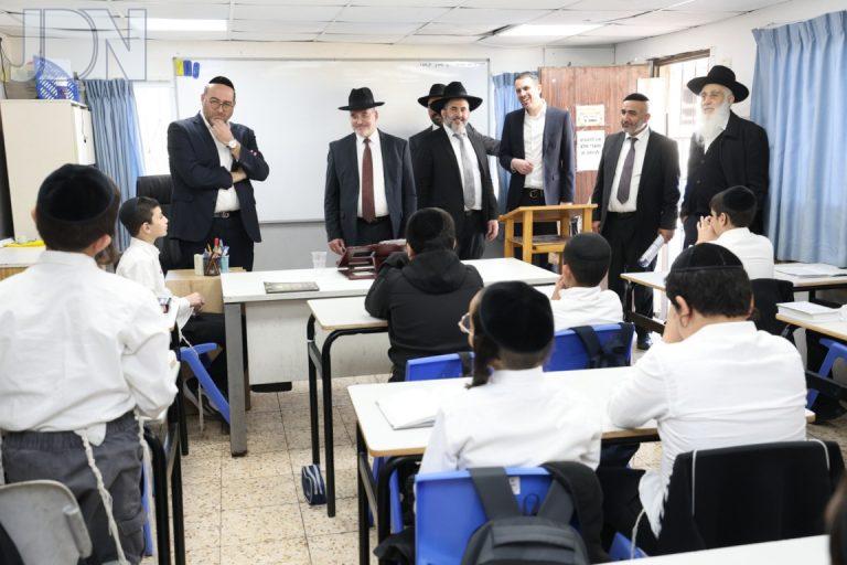 הנהלת רשת החינוך בני יוסף בקרה בת״ת ׳גדולת יעקב׳ בבית וגן צילום יעקב כהן (21)