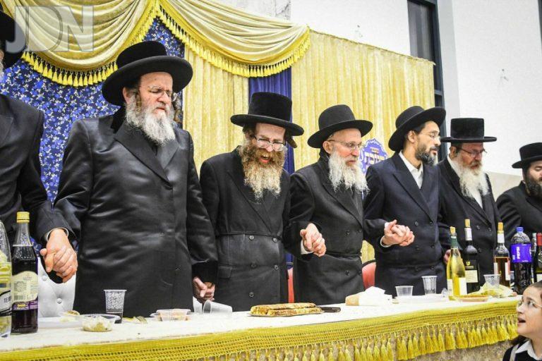 קביעת מזוזה וחנוכת הבית לבהכ''נ אמונת ישראל בביתר צילום ארי קופרשטוק (48)