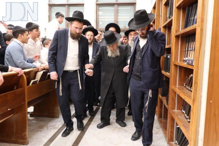 רבי דוב לנדו בישיבת 'משכנות התורה' מסר שיעור (23)
