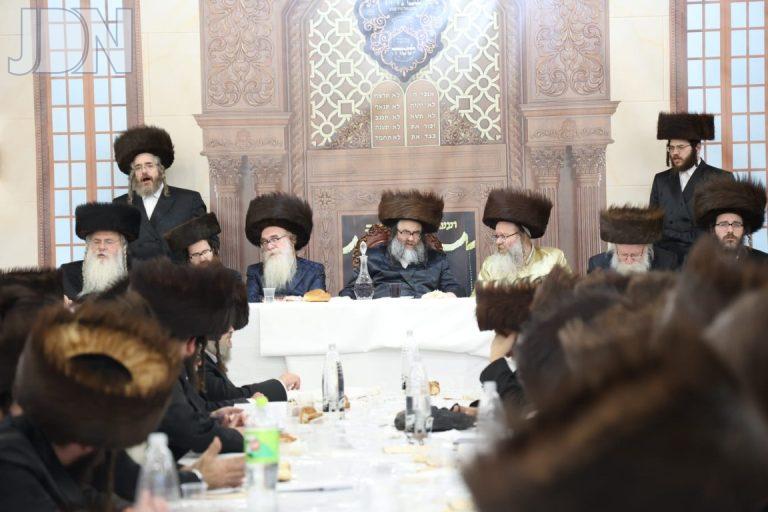 רח''צ טייטלבוים אב''ד סאטמאר י-ם במוצ''ש בבית שמש לרגל בניית בנין בית המדרש דחסידי סאטמאר (5)