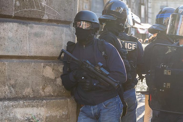 Les_Gilets_Jaunes_(47479372021)