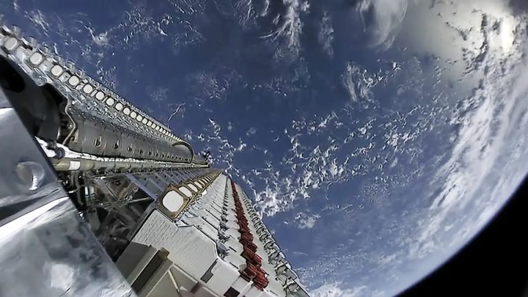 Starlink_Mission_(47926144123)