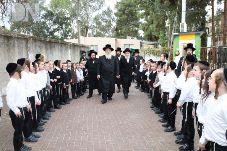 ביקור הגאון רבי שמואל אליעזר שטרן בתלמוד תורה חתם סופר  (1)