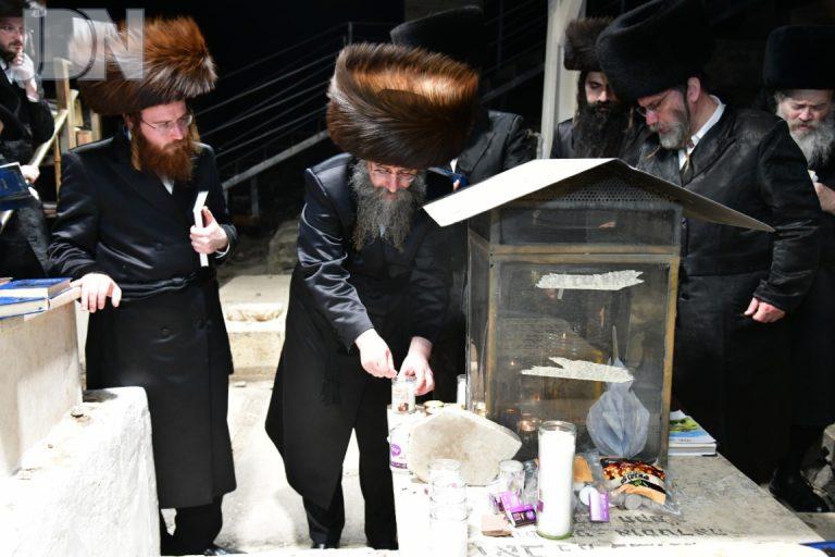 האדמו''ר מטאלנא בעליה לציון זקנו רבי זאב וואלף מטשארני -אוסטרא בבית החיים העתיק טבריה (4)