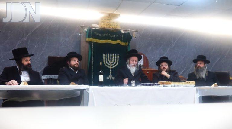 האדמו''ר מראחמיסטריווקא ספרינג וואלי בשיחה בישיבת 'והגית' בימי השובבי''ם (6)