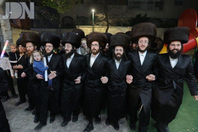 הכנסת ס''ת לבית הכנסת אהבת שלום ויזניץ רמה ב בית שמש צילום יעקב לדרמן (12)