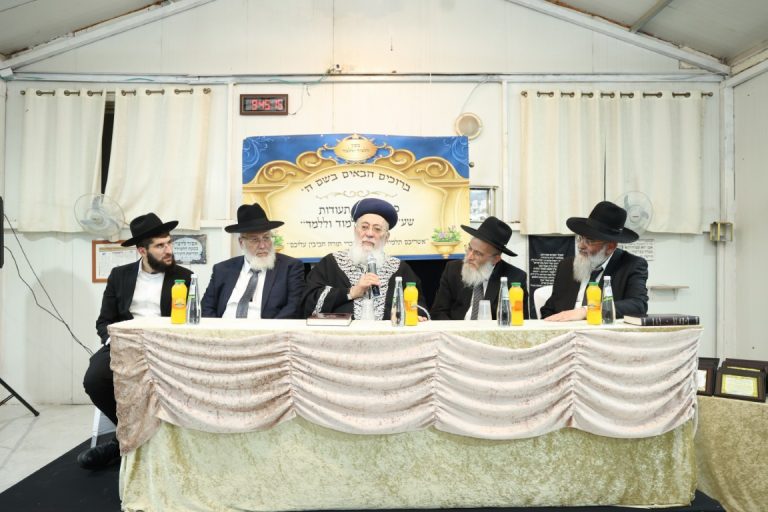 חלוקת תעודות לנבחנים על הלכות שחיטה, מילה, שעטנז וסופרות ע''י מכון ללמוד וללמד צילום דוד ארזני (15)