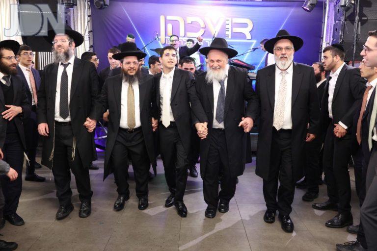 חתונה לבת רבי פנחס כהן ראש ישיבת תורת יהודה ובעל המעשה חושב על הש''ס