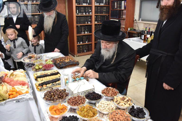 טיש טו בשבט בחצר הקודש אשלג צילום יהודה פרקוביץ (2)