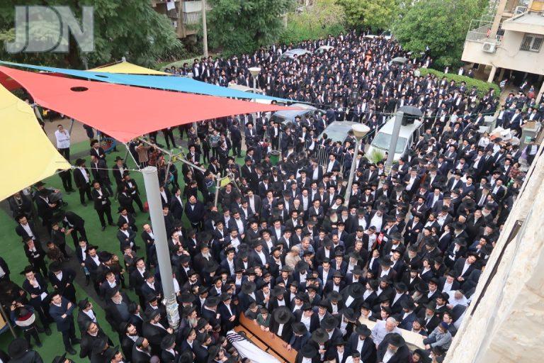 מסע הלויית רבי ישעיהו פרנקל מרבני קרית הרצוג צילום י