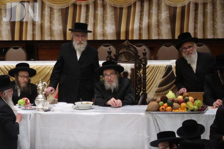 פאפא ט''ו בשבט פ''ו 17)