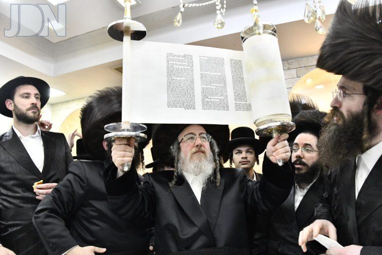 שמחת הכנסת ס''ת ומעמד 'אדירי התורה' לכבודה של תורה ולומדיה בישיבה גדולה 'עיון התורה'-ביאלה ב''ב (30)