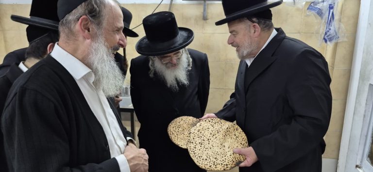אפית מצות הרב שטרן, חוג חתם סופר, שבט הלוי, דינוב בית שמש, הרב יהושוע הורביץ מאפית קורניצר (15)