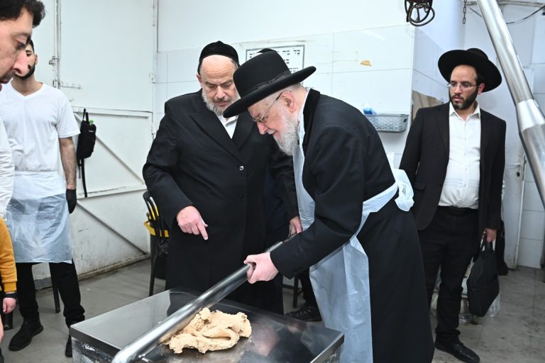 הגרי''מ לאו אפיית מצות במאפיית טיב המצות של ר' אהרן קורניצר (8)