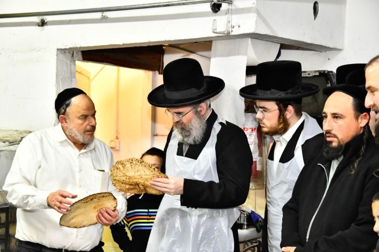 הגרמ''א אנגלמן באפיית מצות (11)