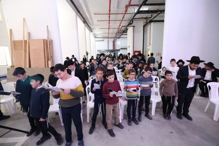 הילדים ברמת שלמה התכנסו לתפילה צילום יעקב כהן (30)