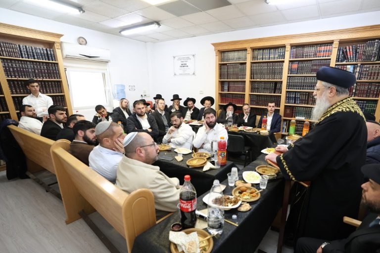 הראשל''צ הגר''ד יוסף בביקור בכולל לדיינות משכן שרה שבהר חוצבים בירושלים צילום יעקב כהן