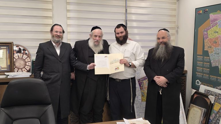 זקא אות הוקרה מראש עיריית בניברק
