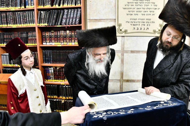 חוג חתם סופר מגילה (2)