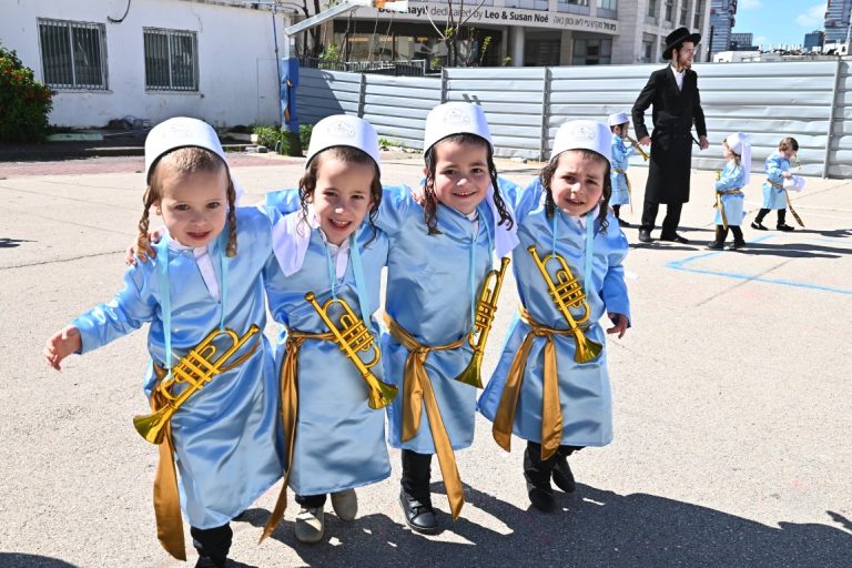 כיתות המכינה בתלמוד תורה כלל חסידי פרדס כץ, בני ברק - פורים תשפ''ו (17)
