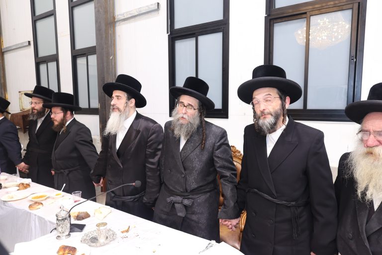 סעודת הילולא כא אדר בצל נכדו כק אדמור מליזענסק שליטא בעיר בית שמש - צילום שלומ (1)