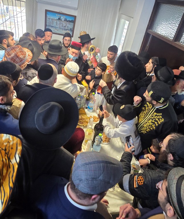 פורים אצל רבי יצחק כהן רב שכונת שמואל הנביא בירושלים. צילום ש.פ