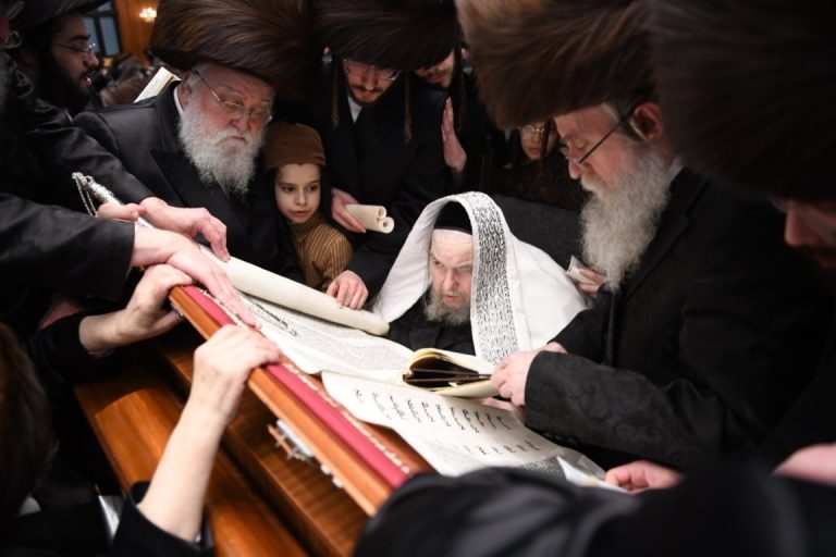 פורים בחצר הקודש בעלזא - צילום אנשיל בעק וא.מ.ש