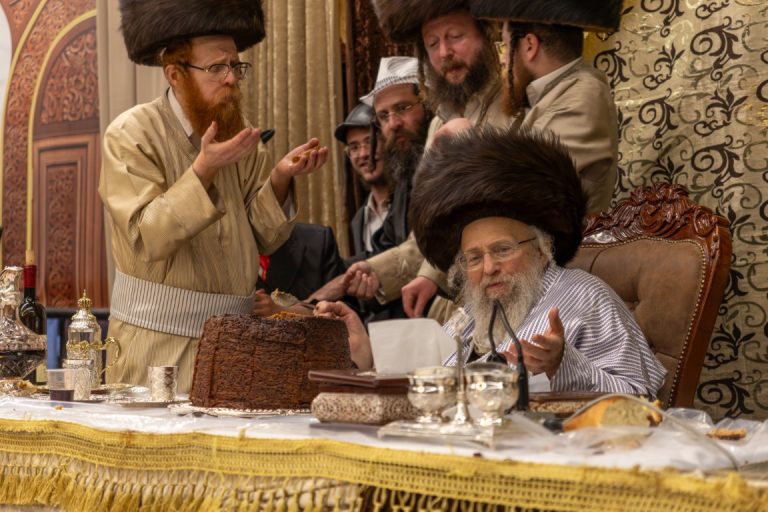 פורים בחצר הקודש פינסק קרלין צילום א.פ