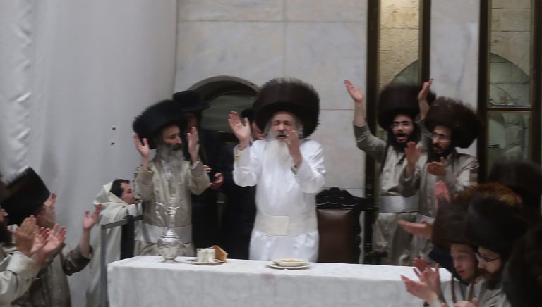 פורים בחצר הקודש שומרי אמונים (1)