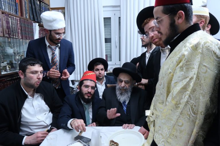 פורים הגה''צ חכם משה צדקה ראש ישיבת פורת יוסף צילום ש.פ