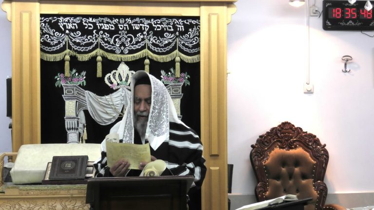 קריאת המגילה אצל רבי יצחק רצאבי בבית מדרשו 'פעולת צדיק' בבני ברק צילום ש.פ