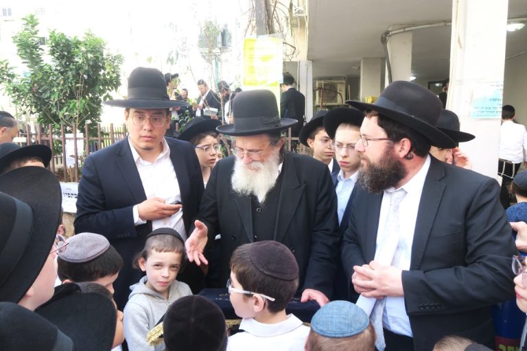 ר' שריאל רוזנברג בברכת האילנות צילום מ