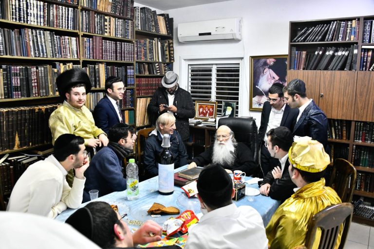 רבי צבי רוטברג פורים (1)