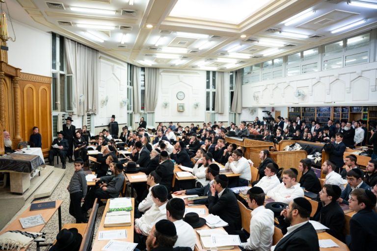 רבי שאול אלתר בשיעור הכנה לפסח בשכונת רמות בירושלים (6)