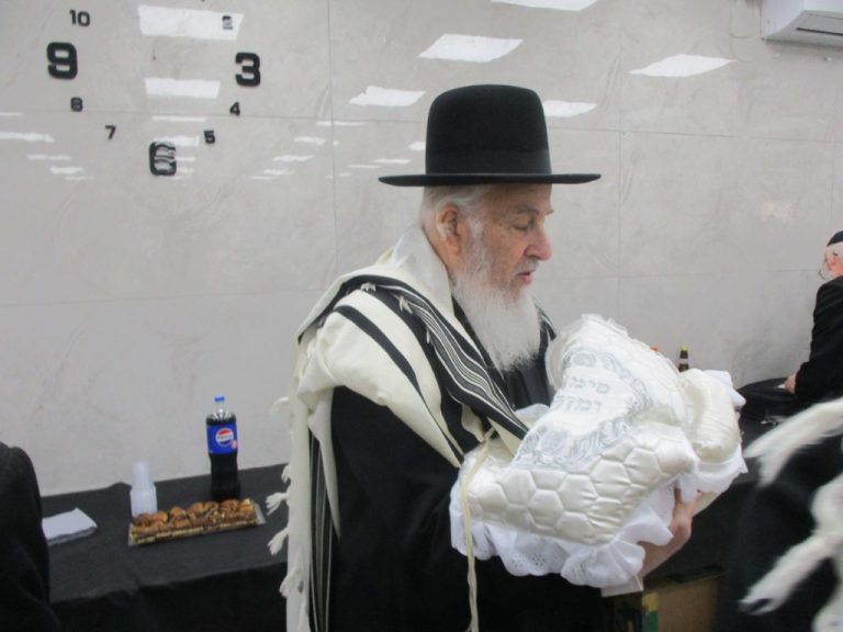 שמחת הברית לנכד ראש ישיבת סלבודקא הגר''י שורץ (2)