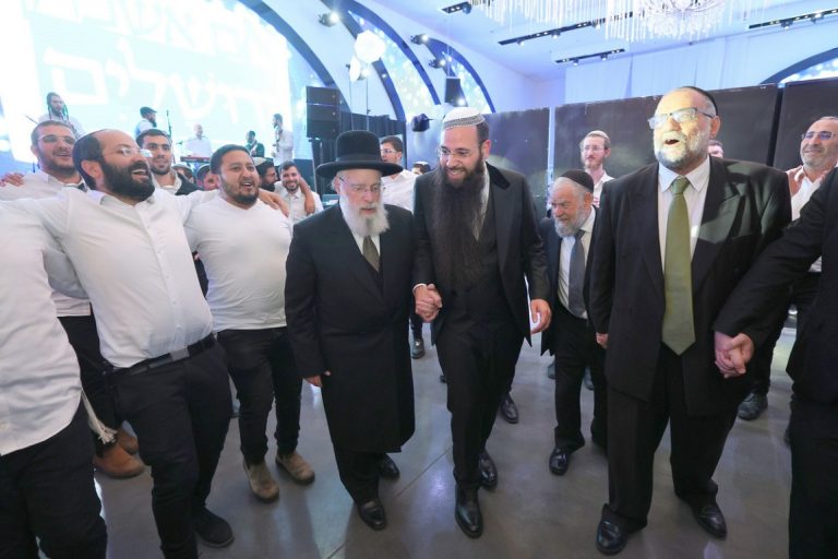 שמחת נישואיו של נאמן בית הגר''יי שפירא ר''י מרכז הרב (39)