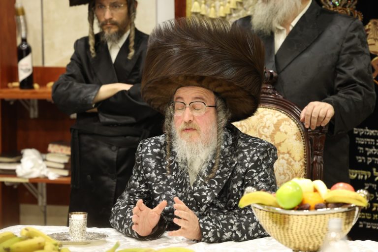 אדמו''ר מביאלה ב''ב בשולחן לחיים לרגל הילולת זקנו רבי שלמה לייב צילום דוד ארזני (6)