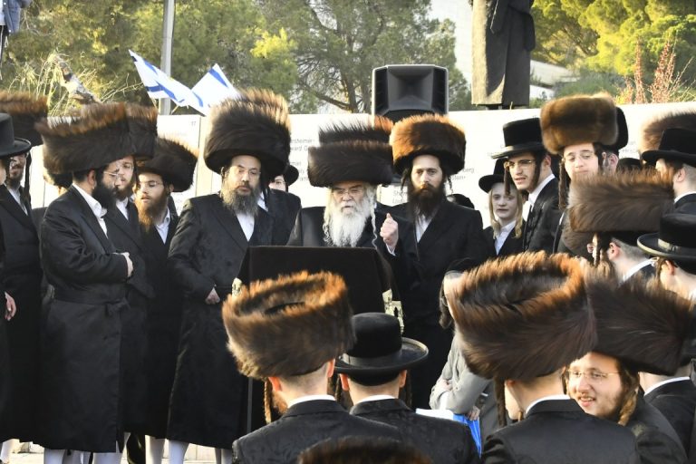 אדמו''ר מקרעטשניף עלה למרומי הר הצופים צילום שוקי לרר (20)