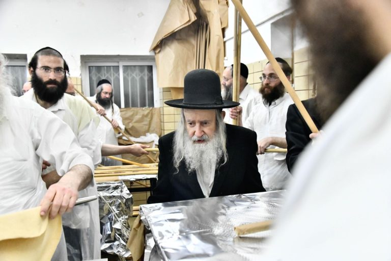 אפית מצות אמשינוב צילום שוקי לרר (20)