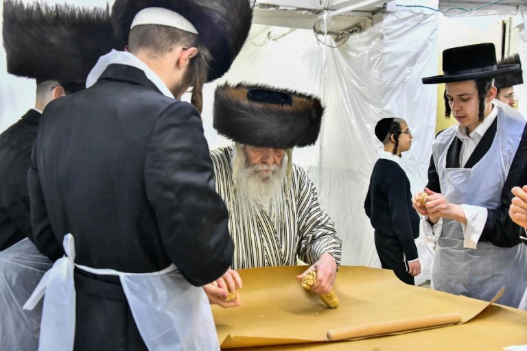 אפית מצות קרעטשניף צילום שוקי לרר (1)