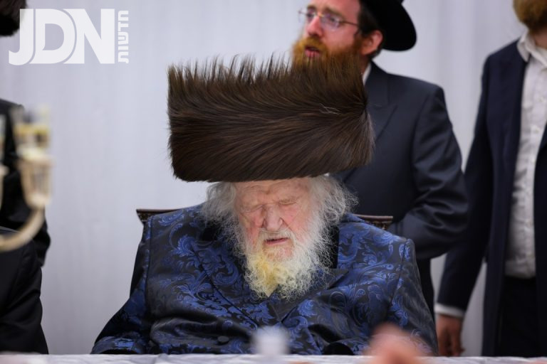 הגר''מ שטרנבוך סעודה שלישית (3)