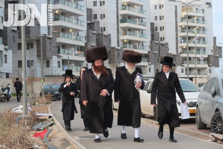 המשפיע הגרי''נ הירשלער בשבת במתחם הסופרים-איילת השחר צילום י פריד (4)